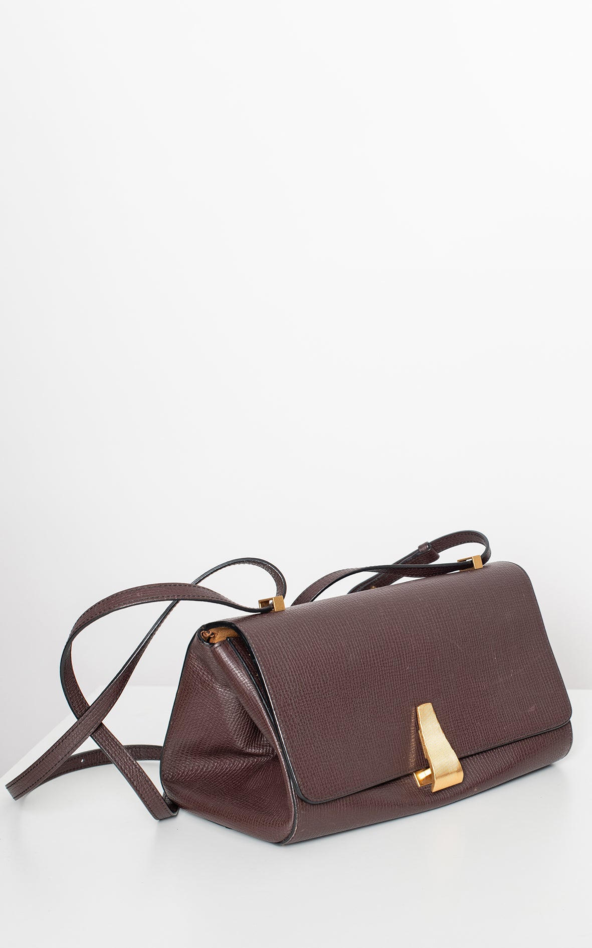 Bolso Angle bag cierre dorado