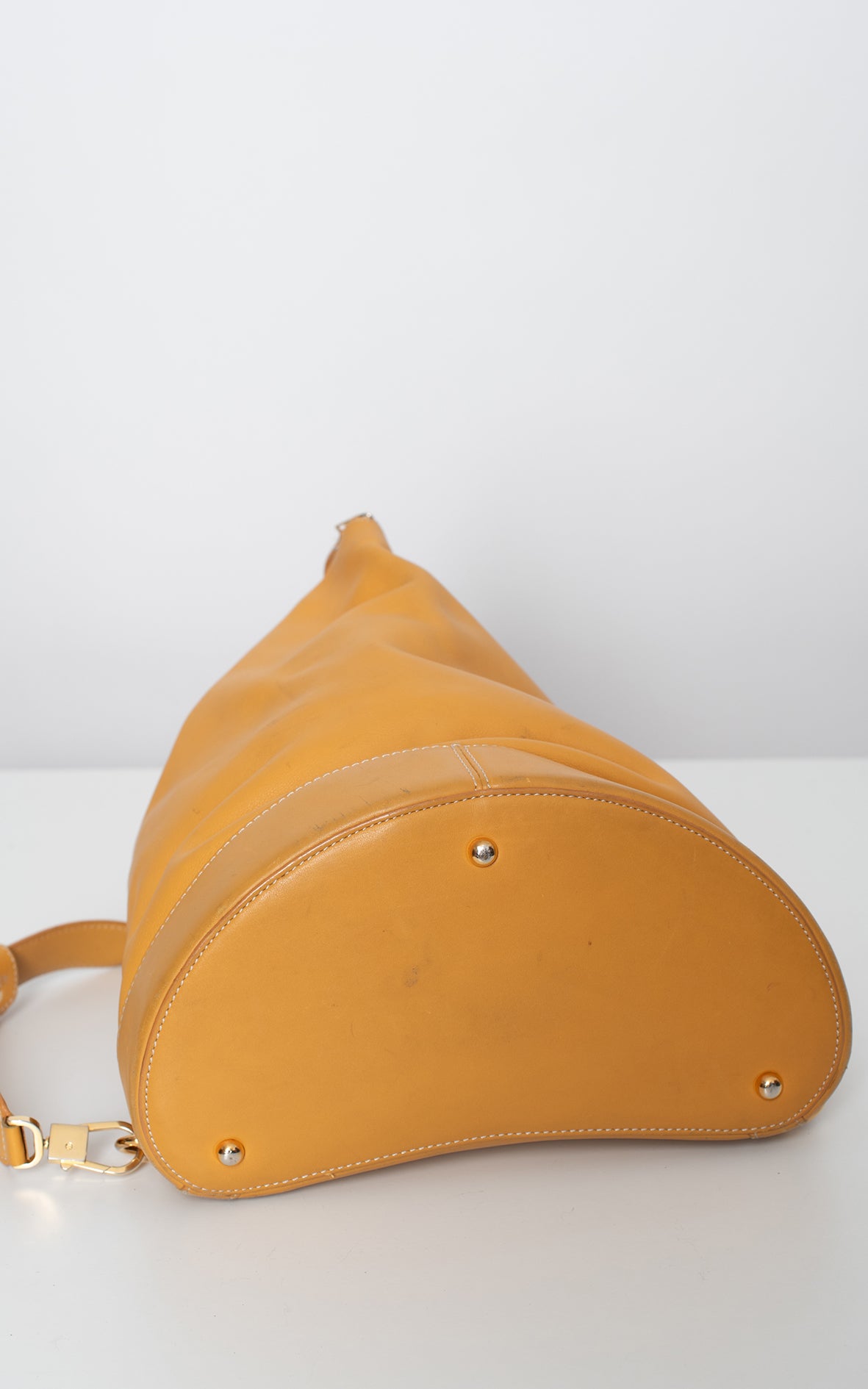 Bolso mochila Antón mostaza