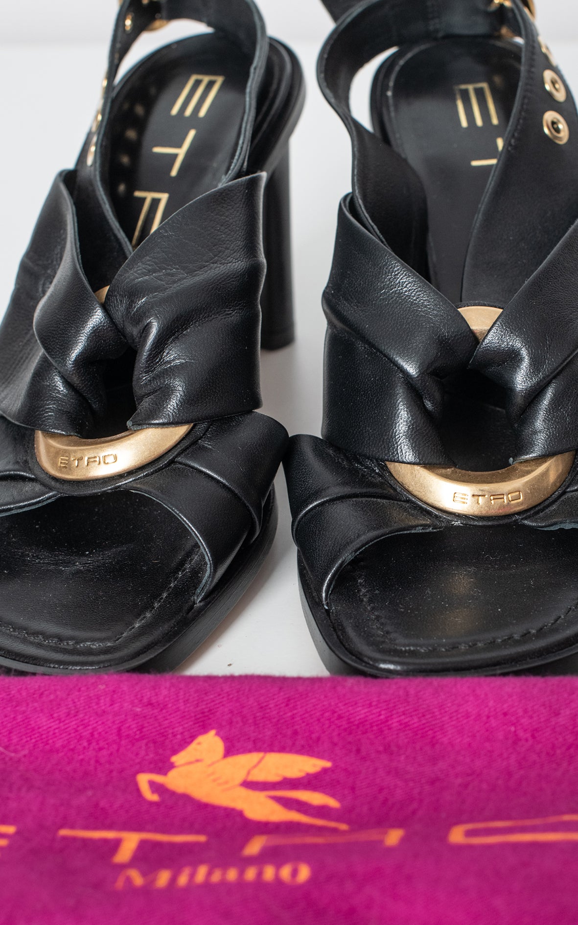 Sandalias de piel negras