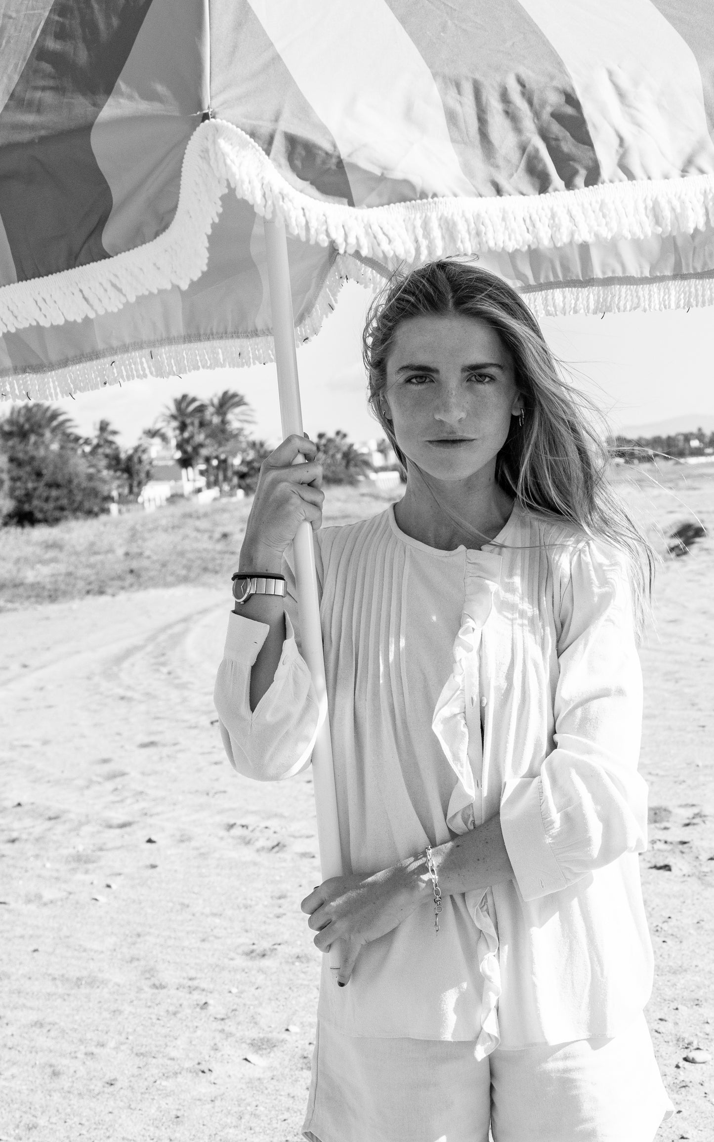 Camisa con volante blanca