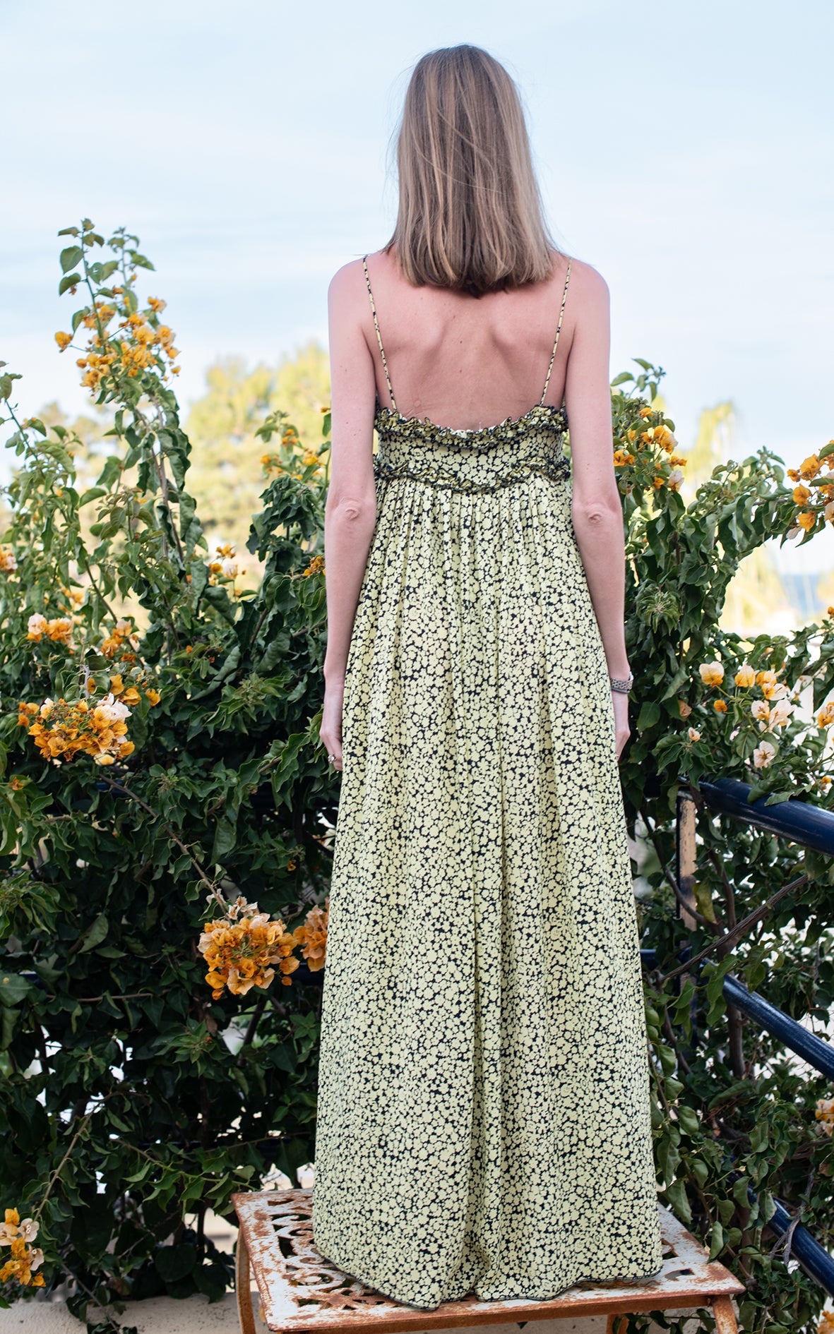 Vestido negro flores amarillas