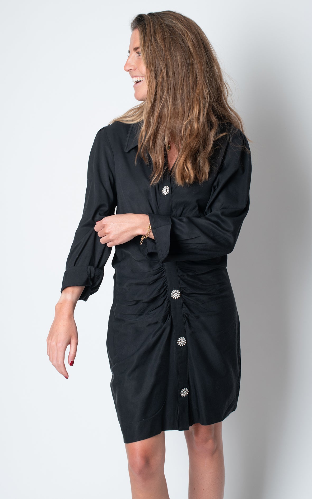 Vestido negro corto con botones brilli