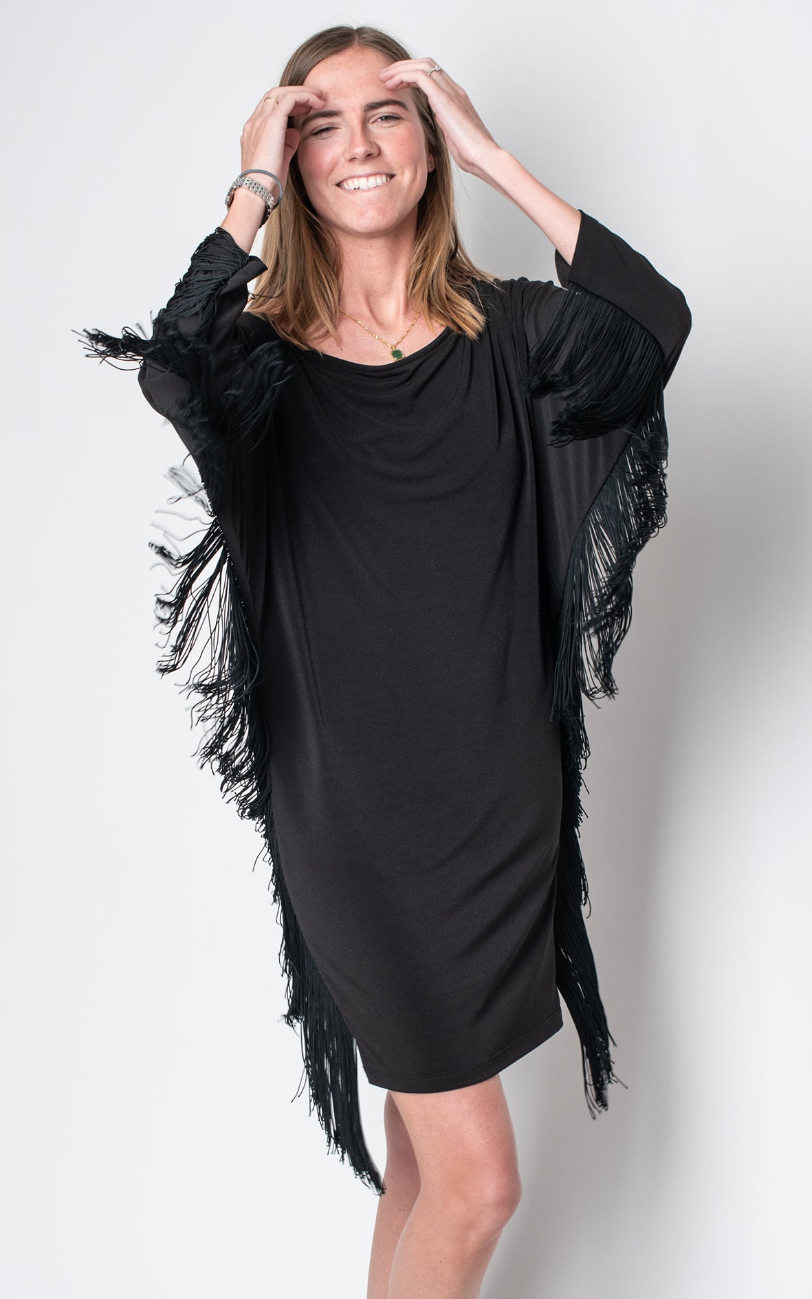 Vestido negro flecos