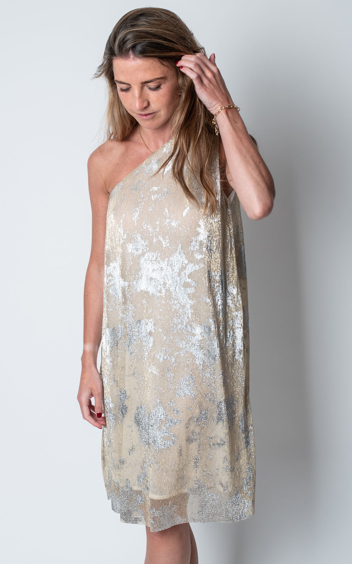 Vestido asimético detalles plateados