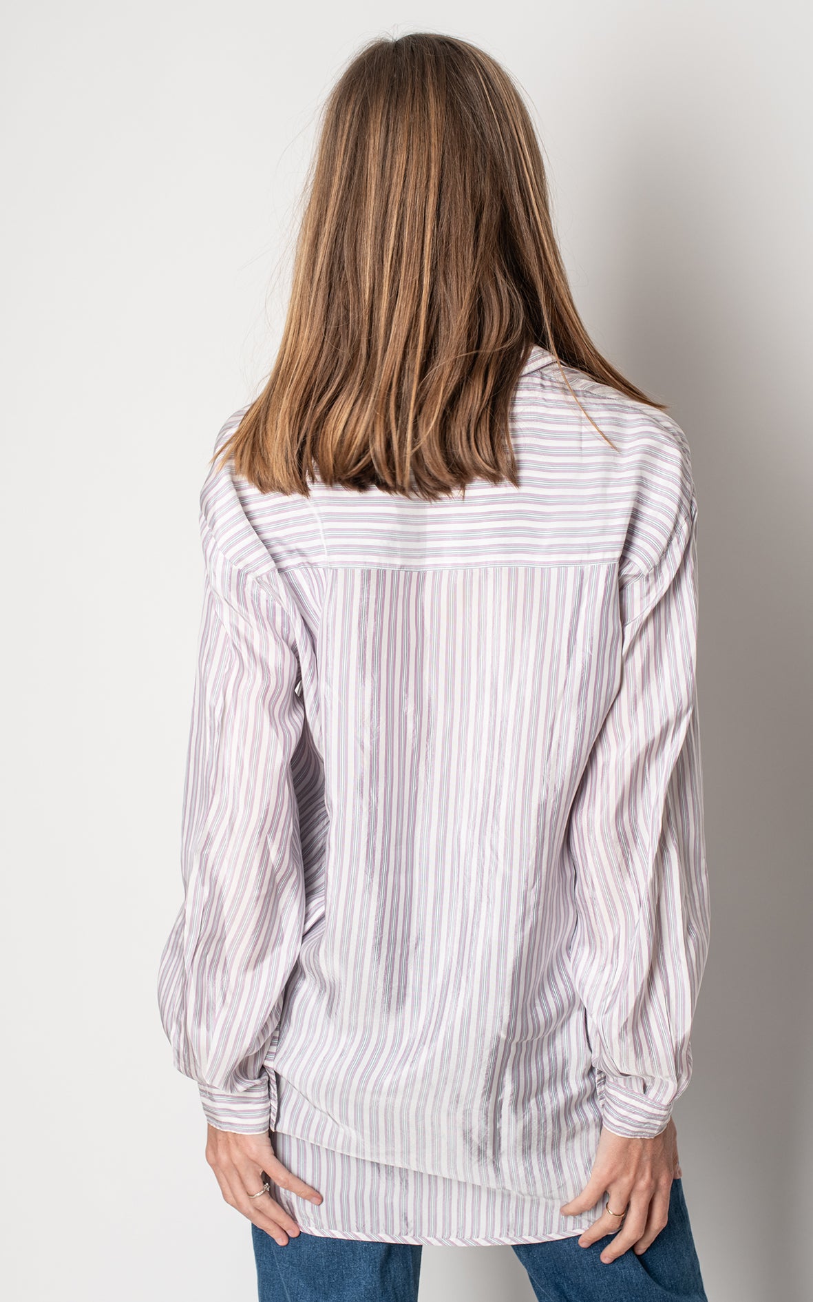 Camisa de rayas con aberturas
