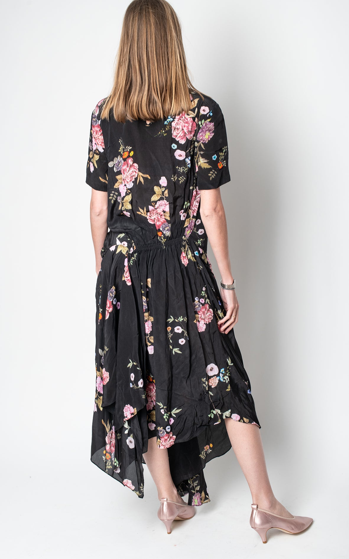 Vestido drapeado negro con flores