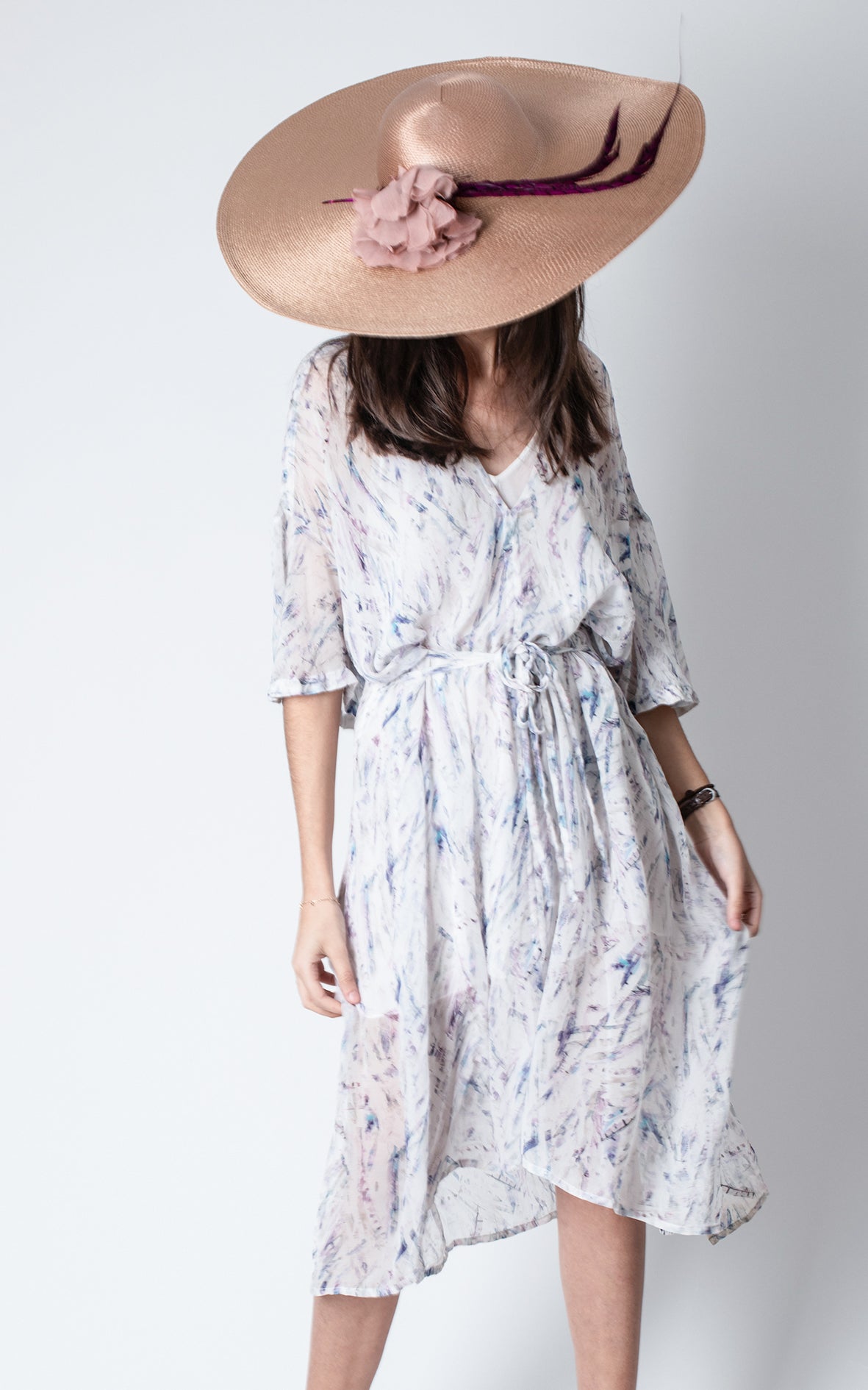 Vestido blanco con flores azules vaporoso