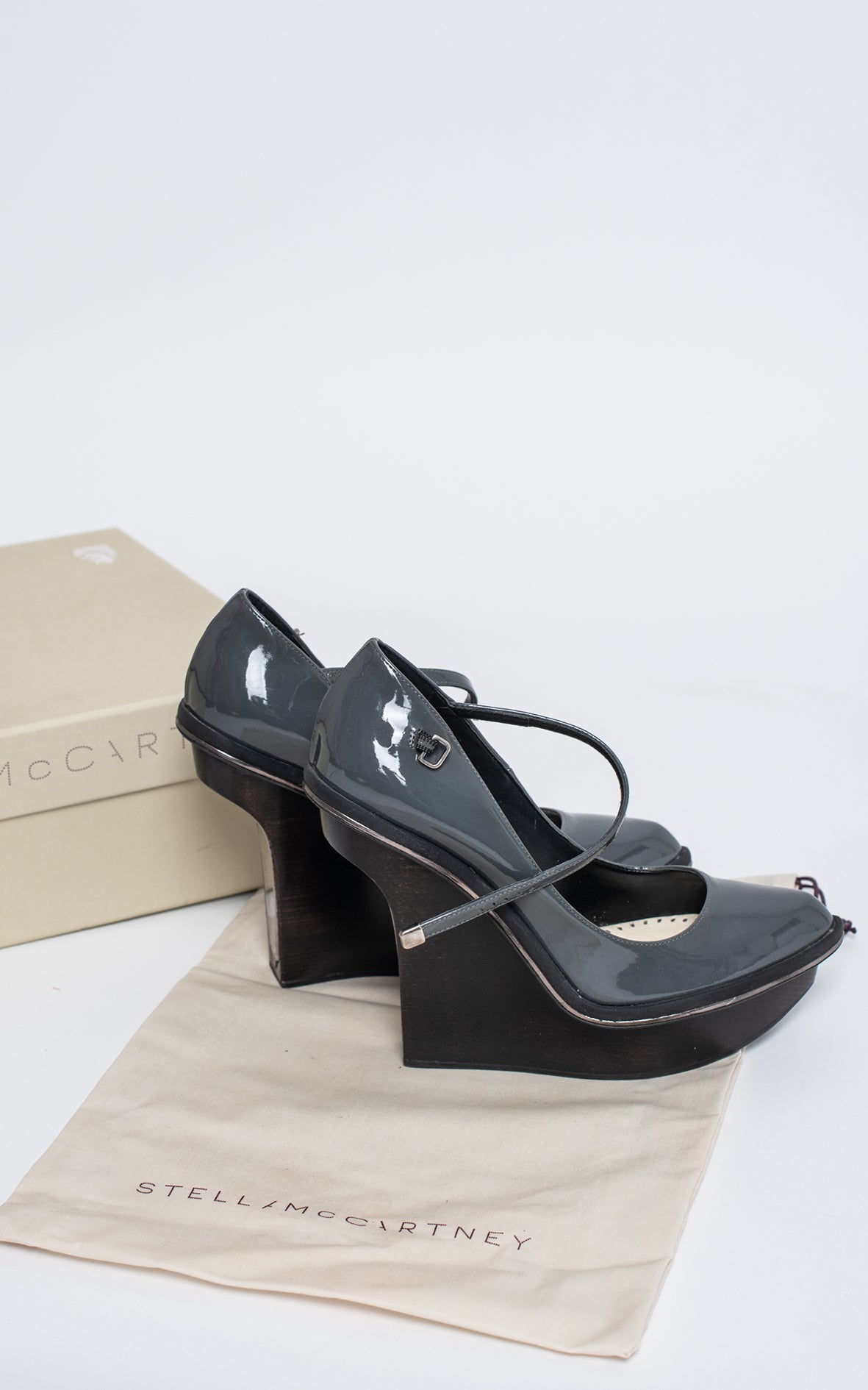 Zapatos grises tacón