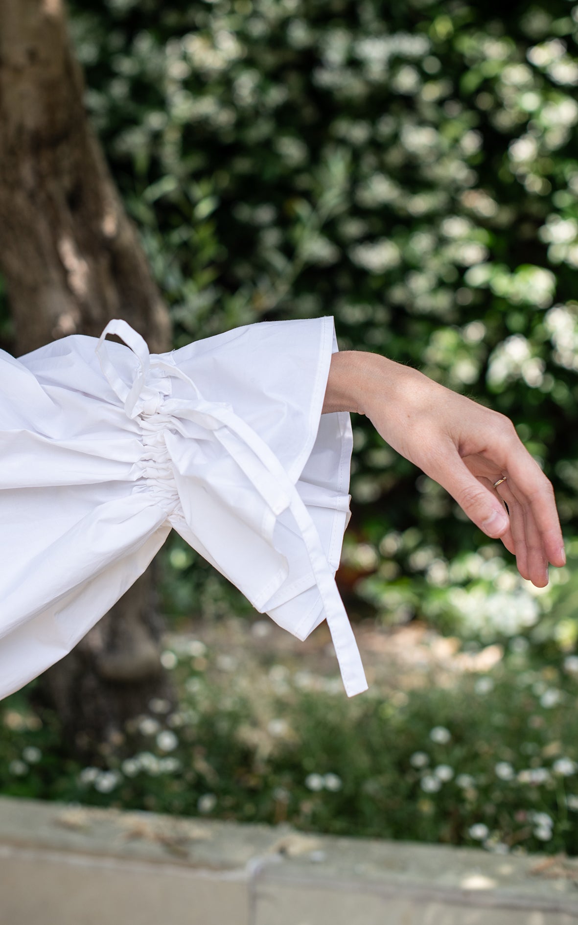Camisa blanca mangas abullonadas