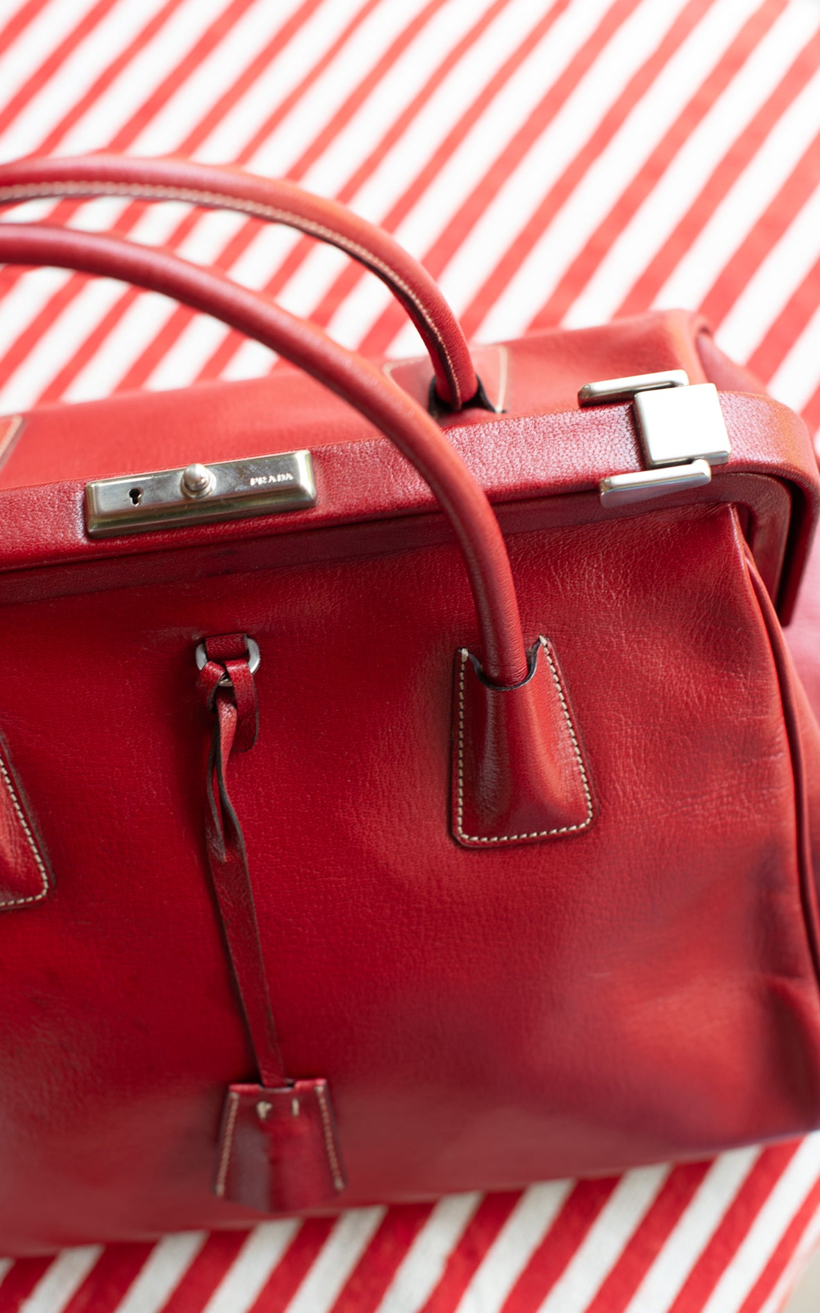 Bolso rojo de piel