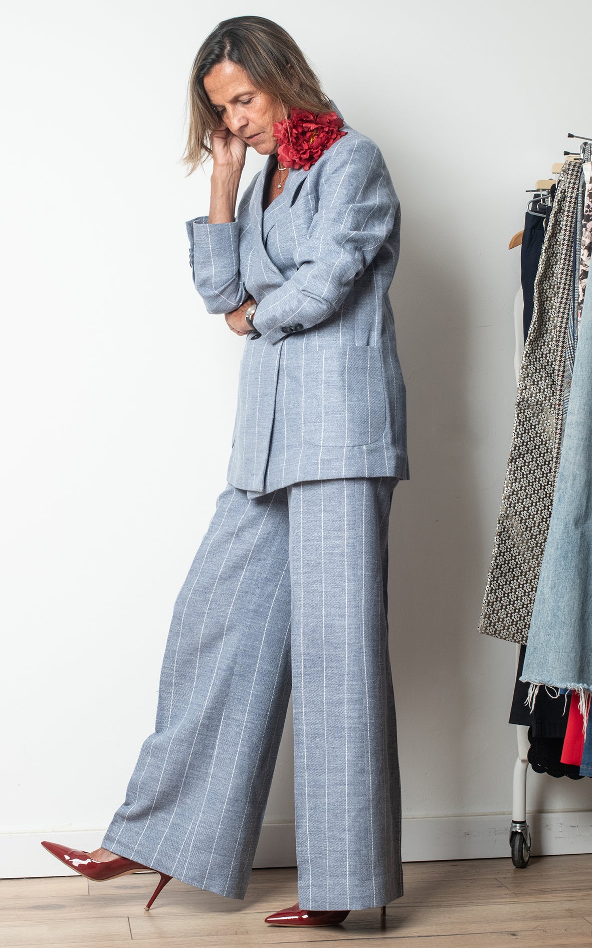 Traje de rayas azul