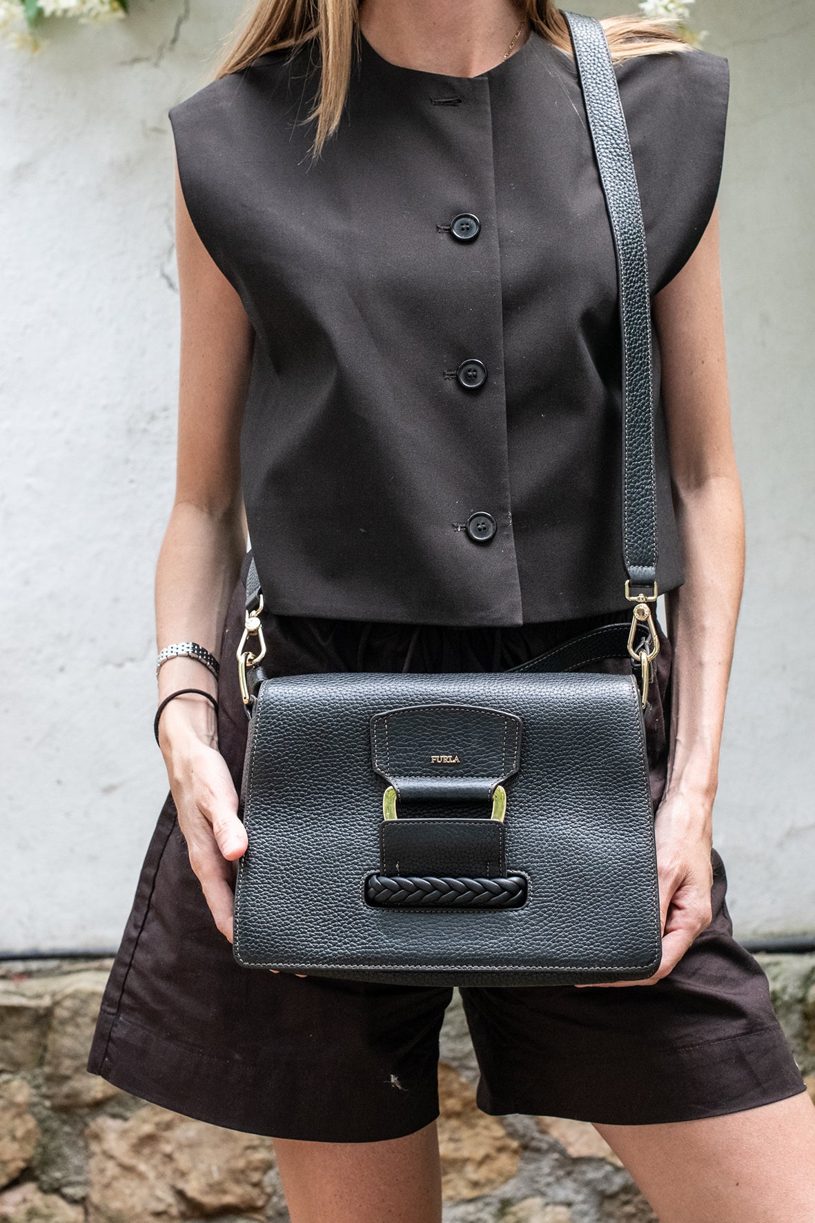 Bolso negro con cierre trenzado