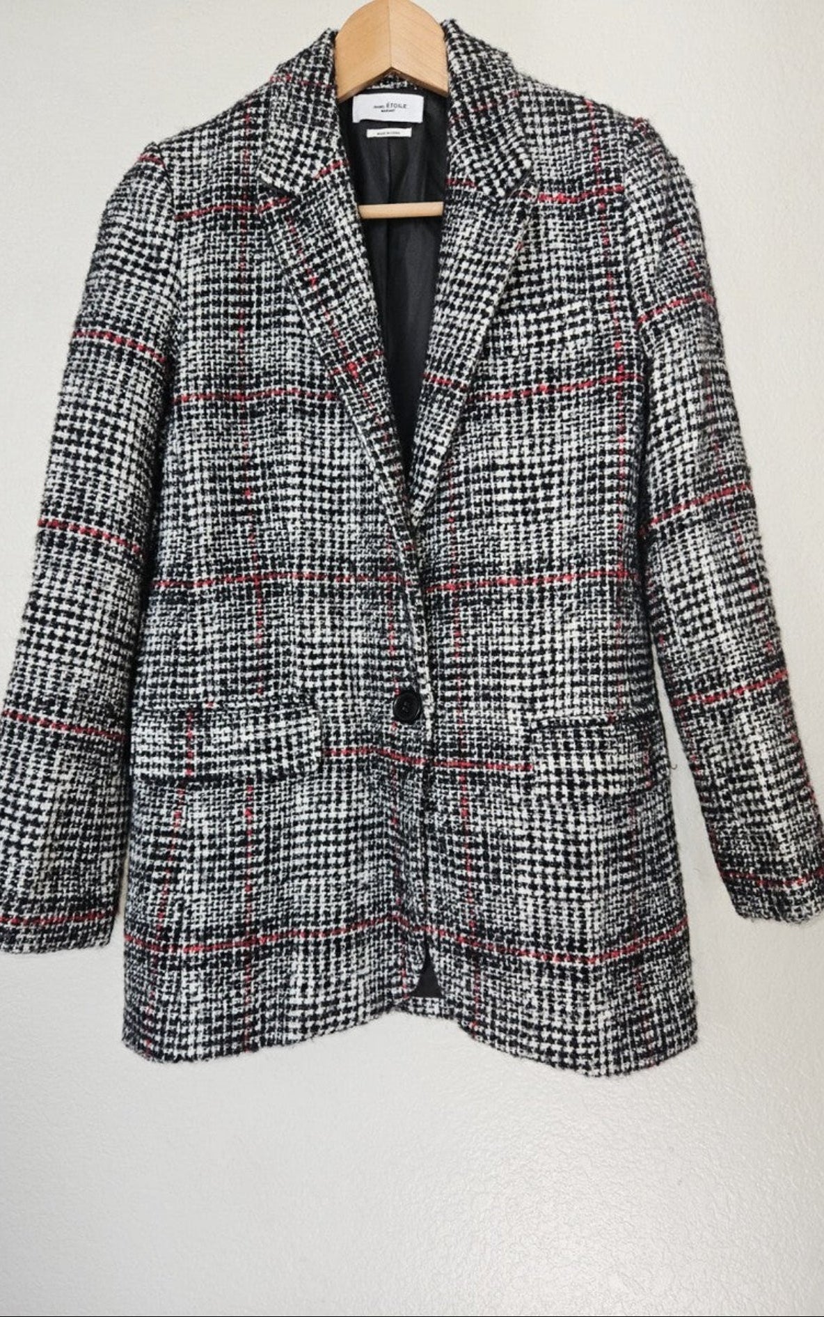 Blazer de cuadros blanca, negra y roja