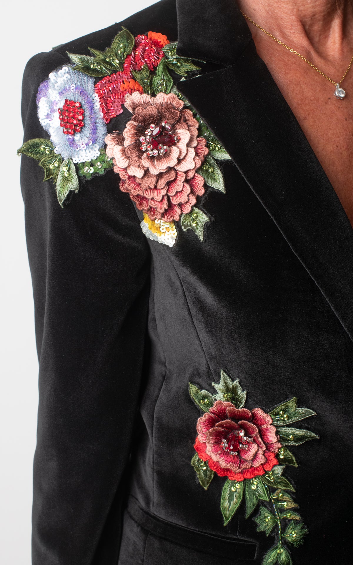 Blazer negra terciopelo bordada
