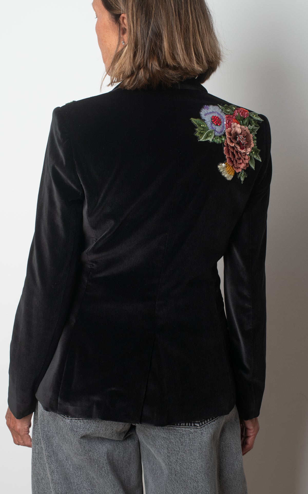 Blazer negra terciopelo bordada