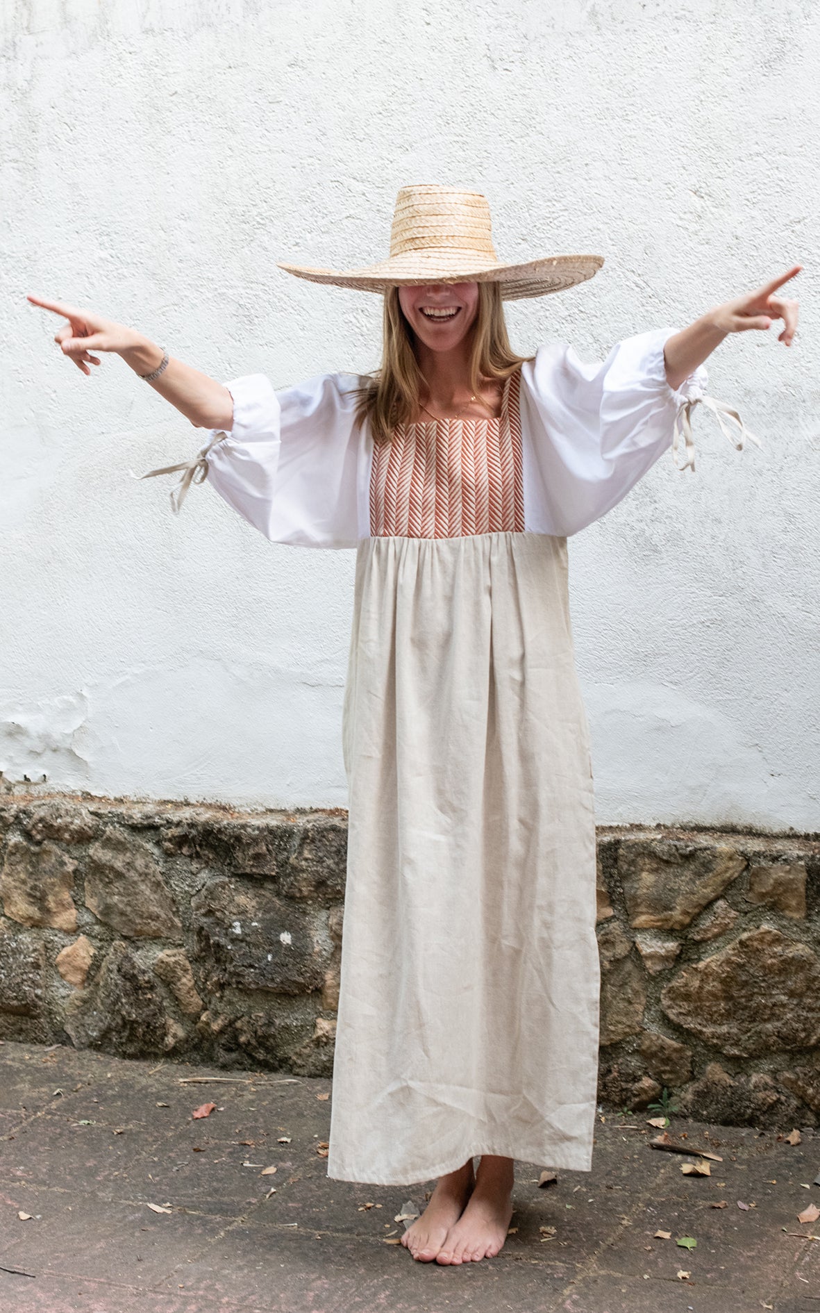 Vestido blanco y beige