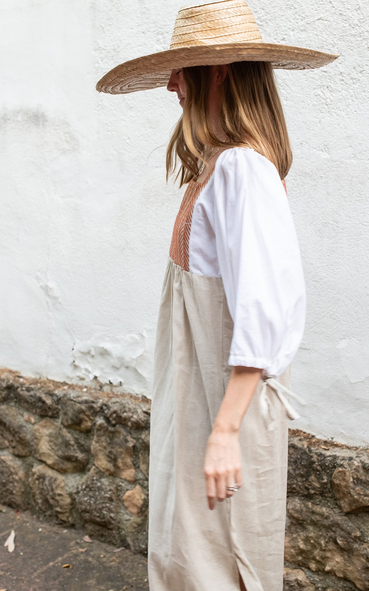 Vestido blanco y beige