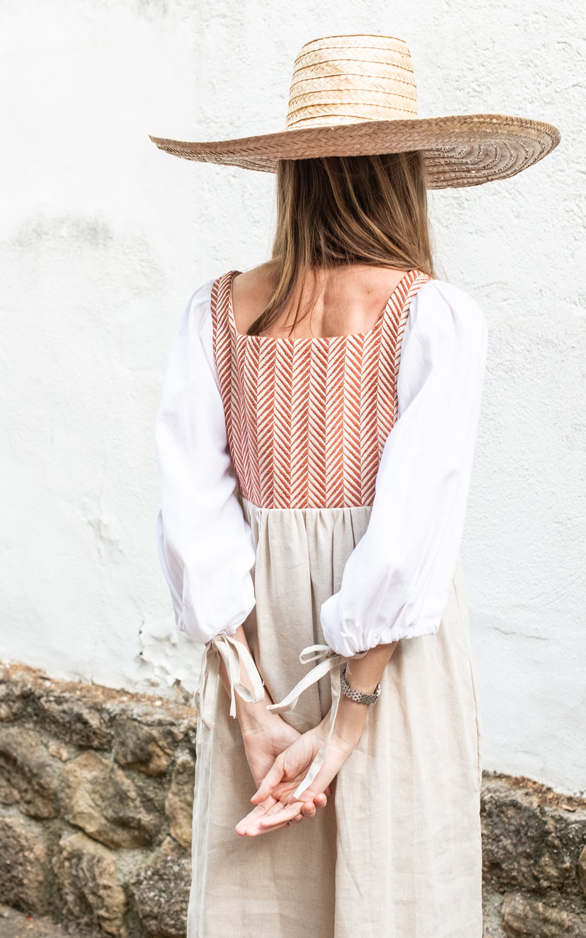 Vestido blanco y beige