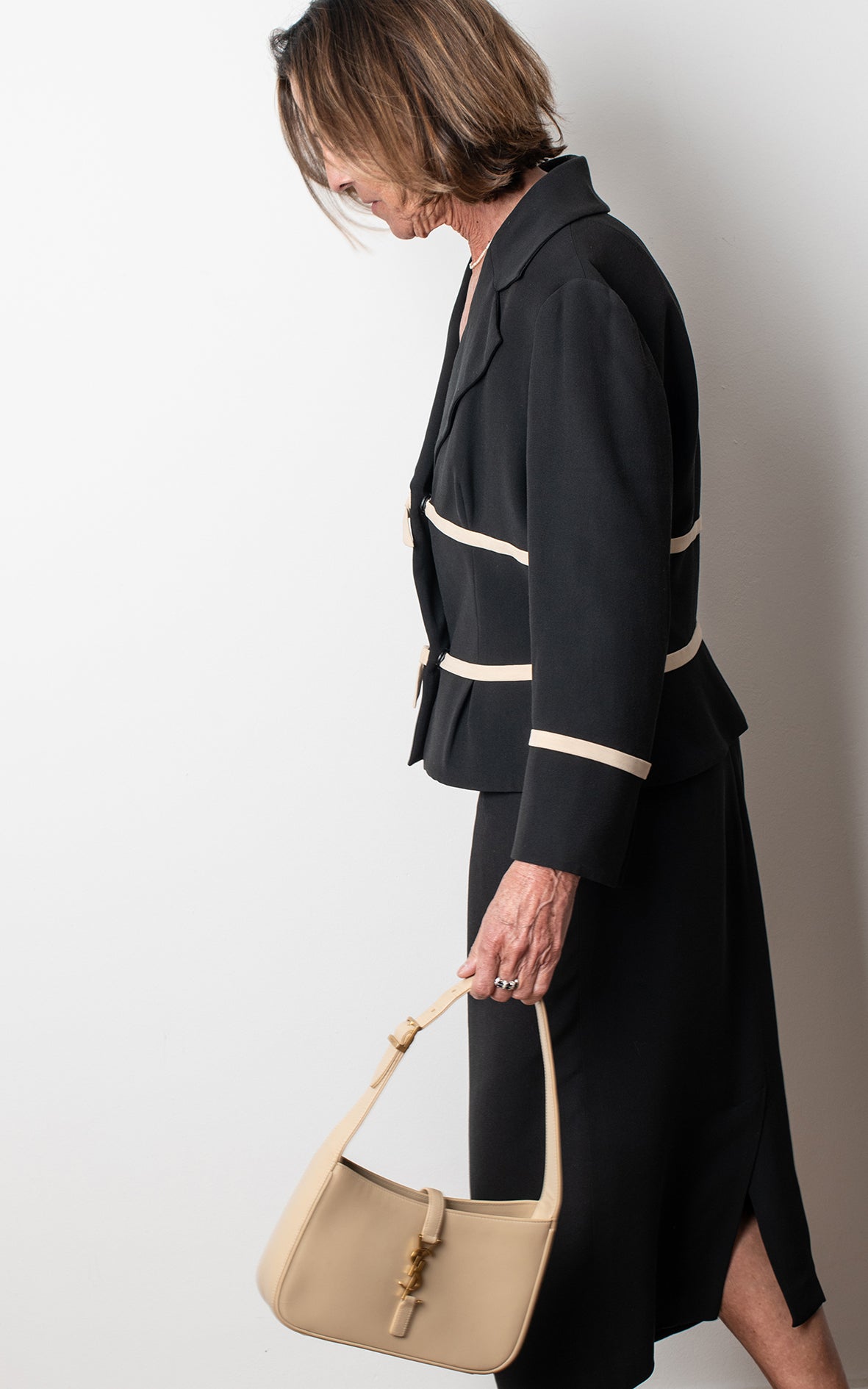 Traje de chaqueta y falda midi