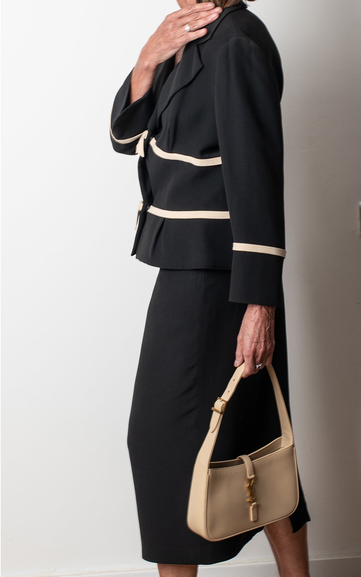 Traje de chaqueta y falda midi