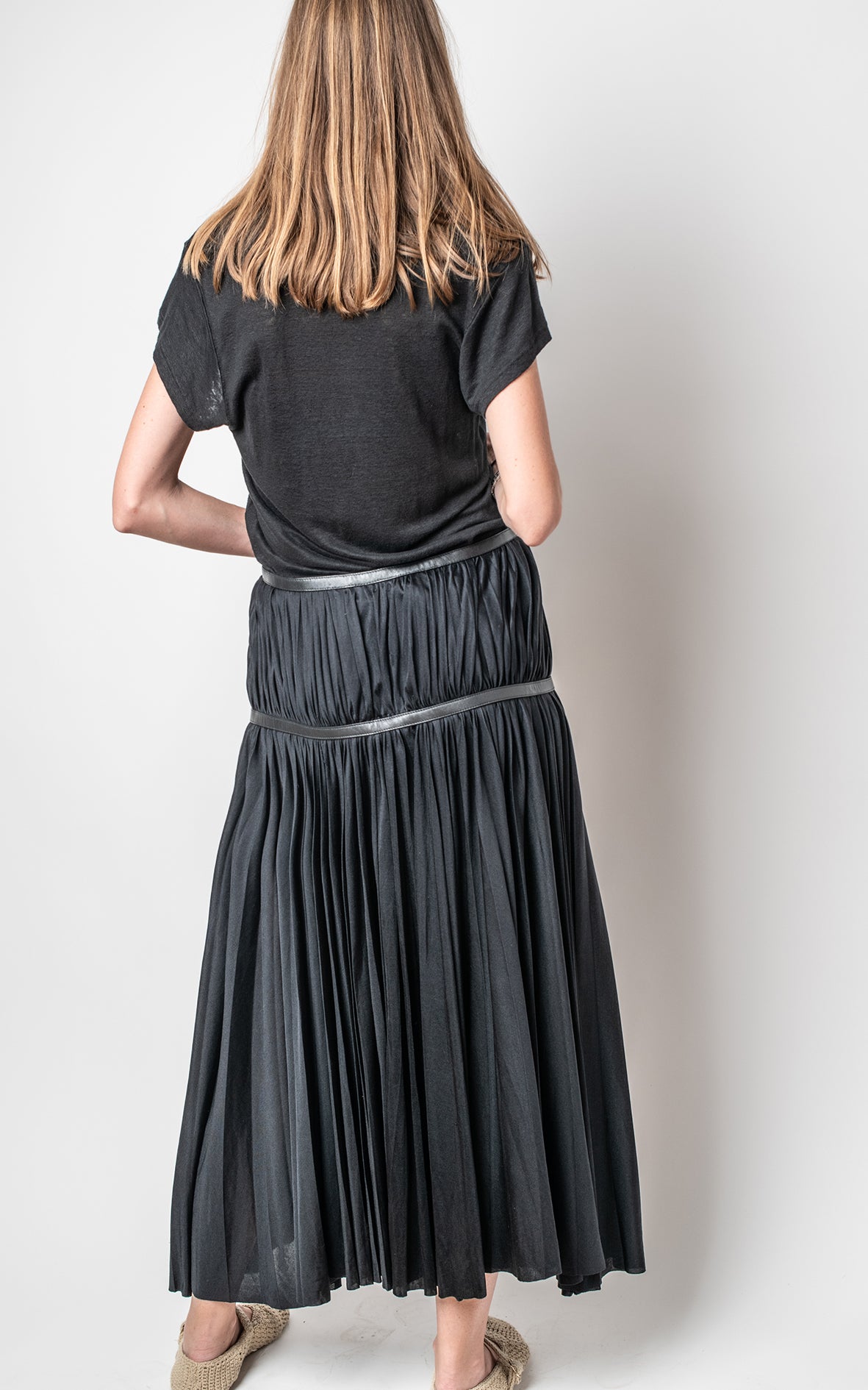 Falda negra midi