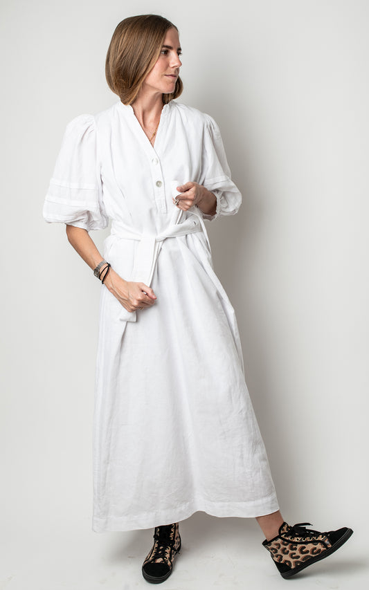 Vestido blanco con cinturón