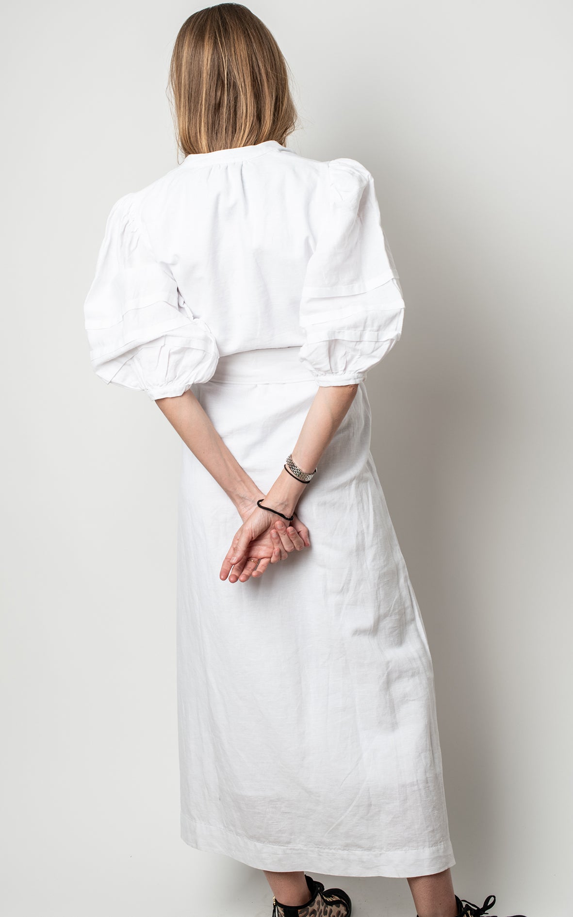 Vestido blanco con cinturón