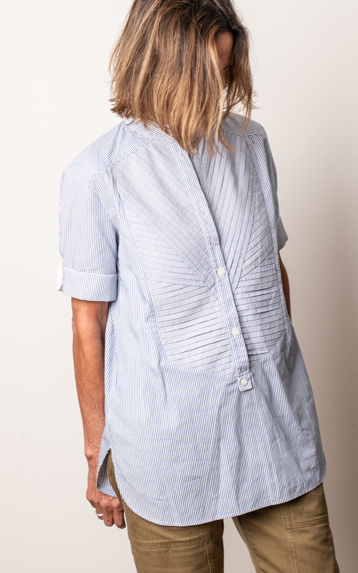 Camisa azul de rayas manga corta