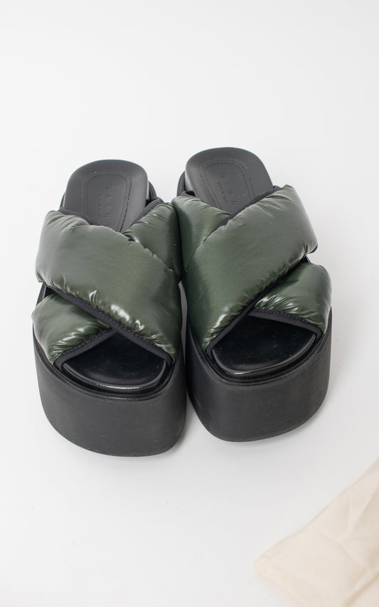Plataformas verdes acolchadas