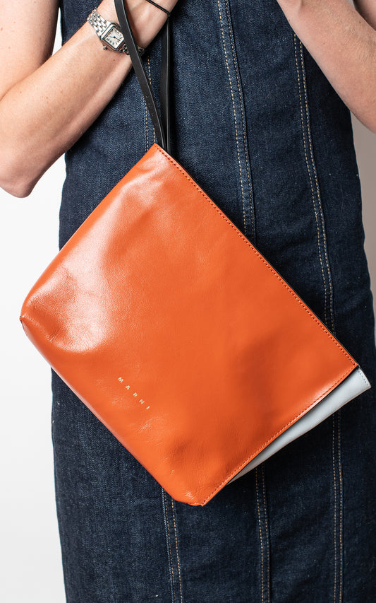 Clutch de piel teja y azul