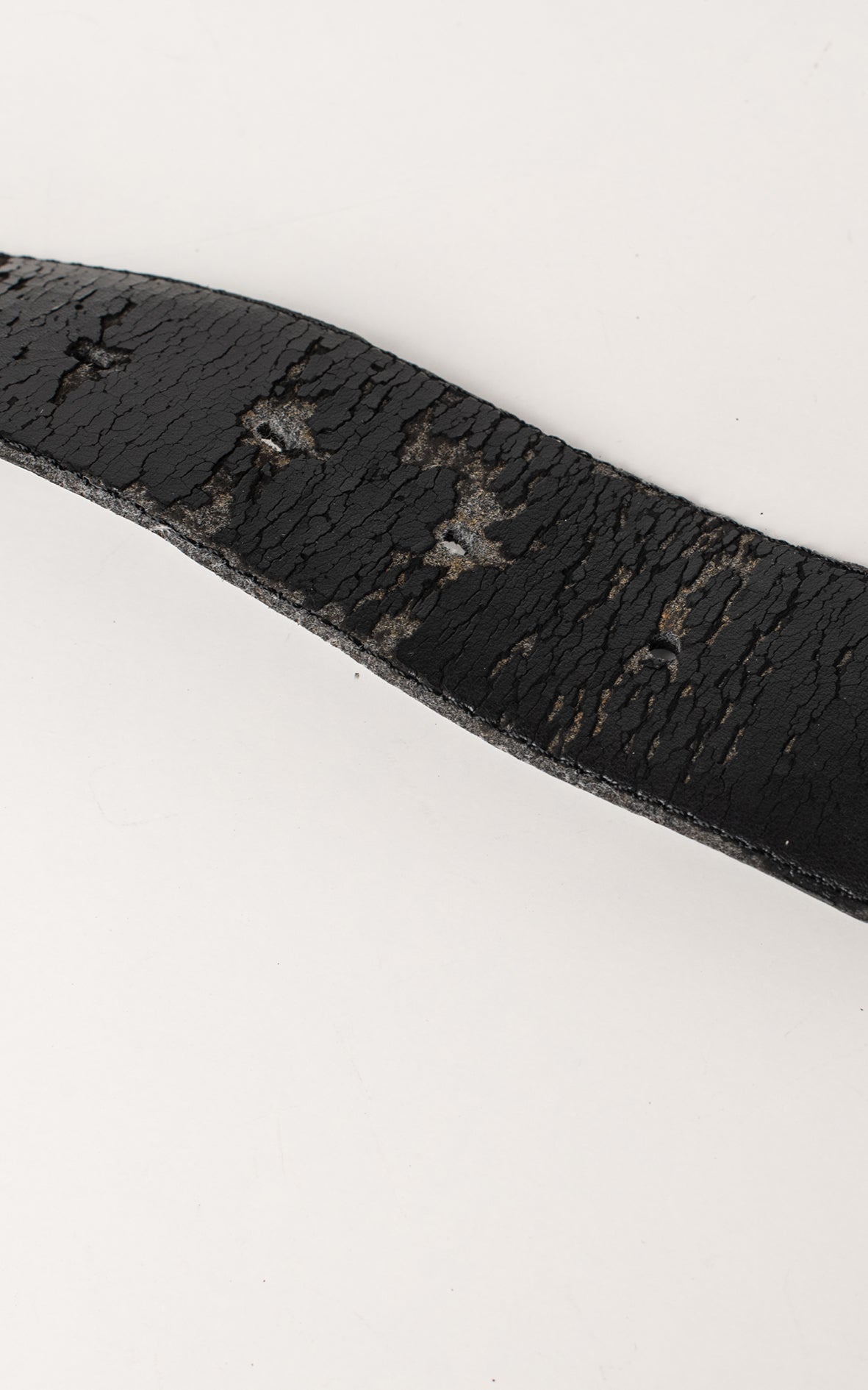 Cinturón hebilla dorada YSL negro