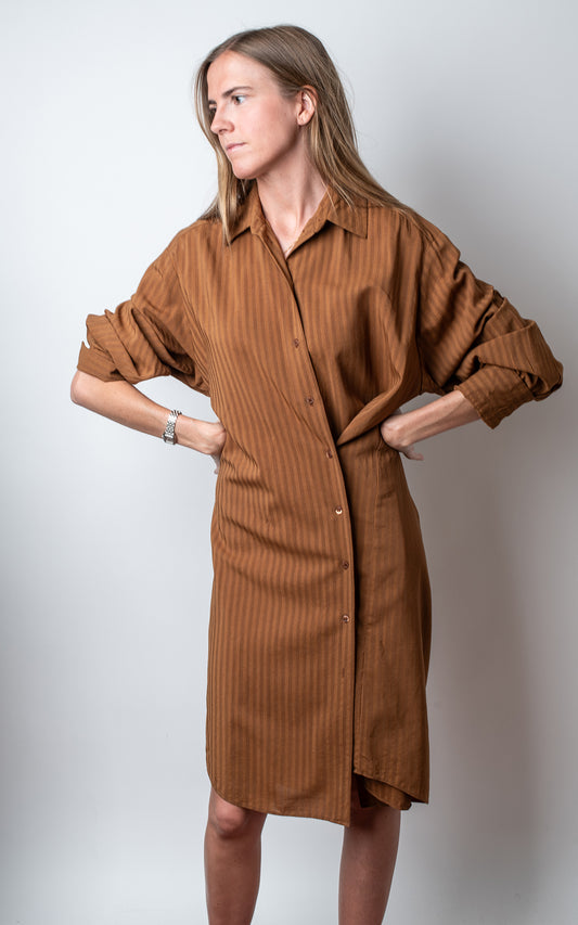 Vestido ocre botones diagonales