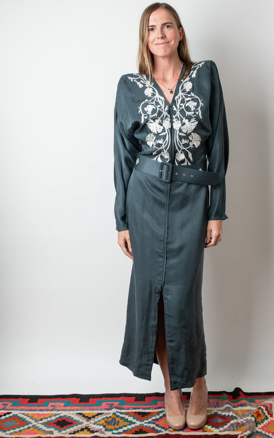 Vestido azul con bordados