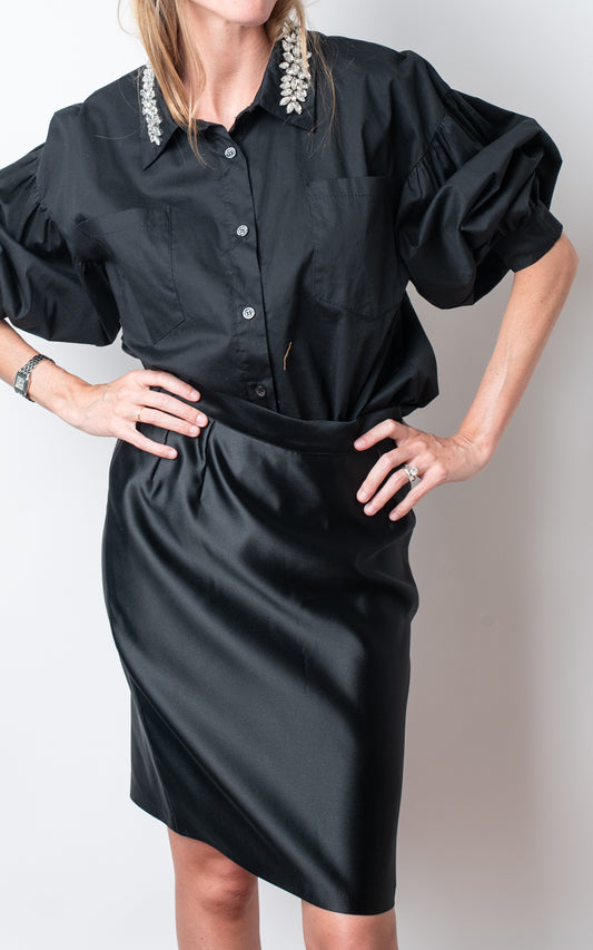 Camisa negra brillo cuello