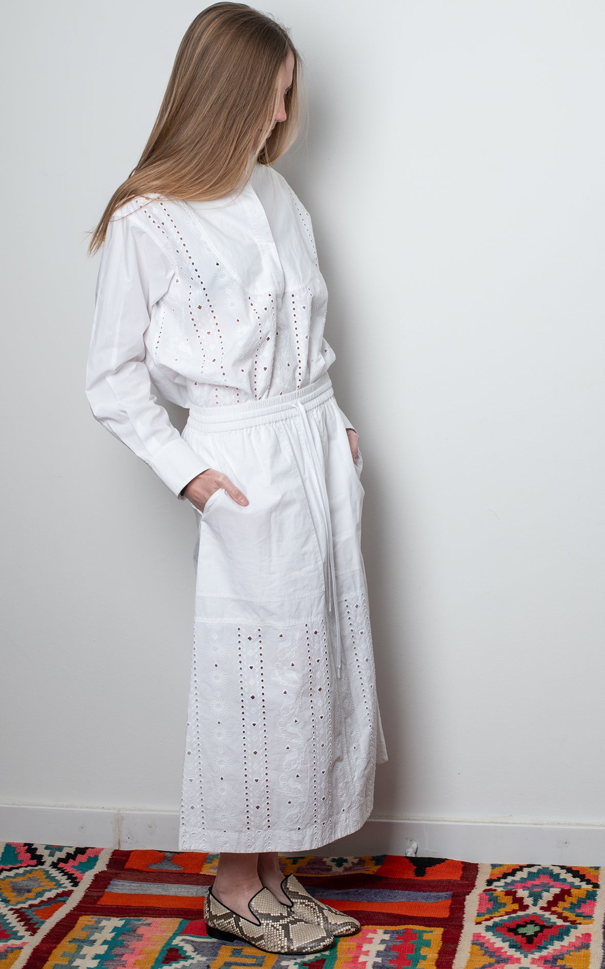 Total look camisa y falda blanca