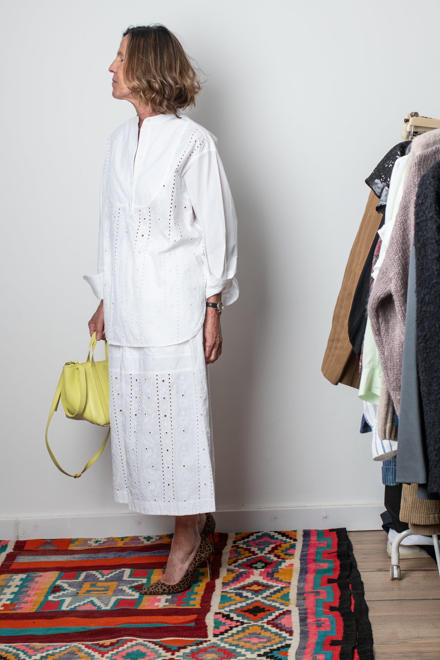 Total look camisa y falda blanca