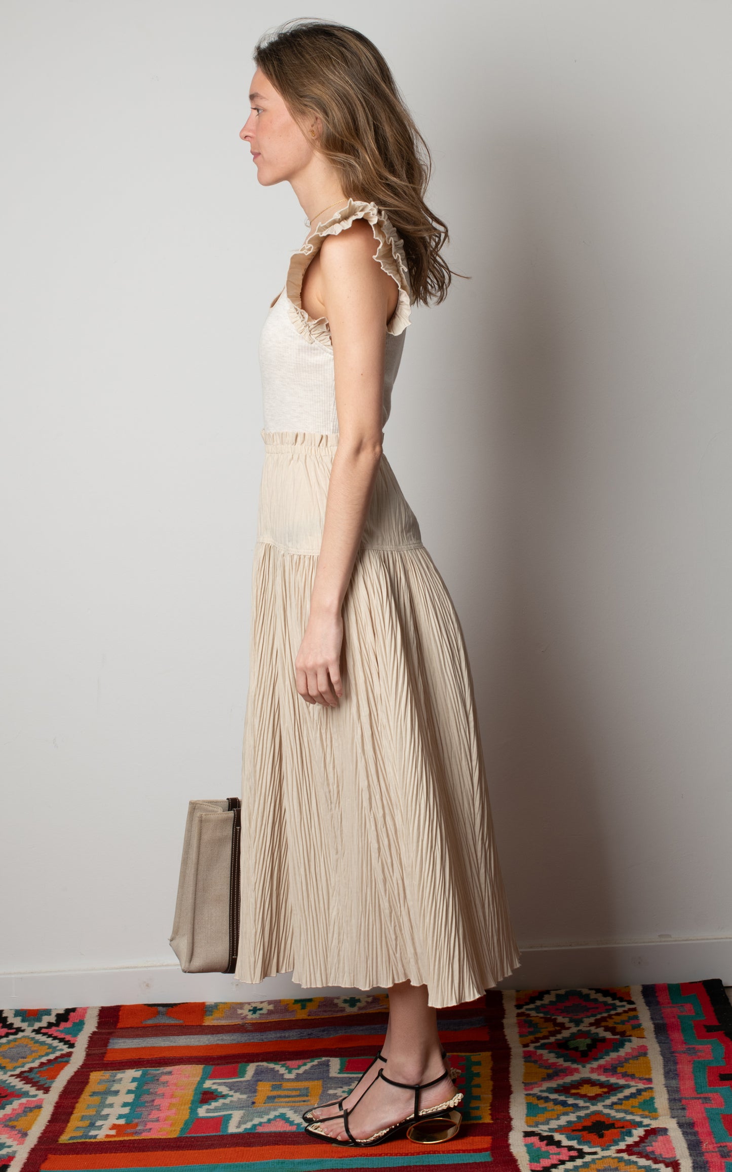 Vestido beige con volantes