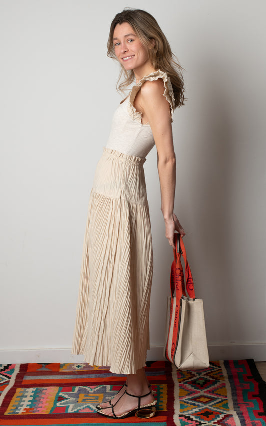 Vestido beige con volantes