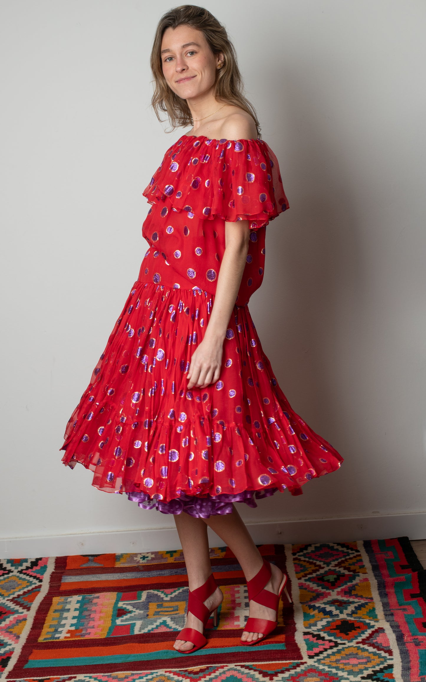 Falda roja con lunares