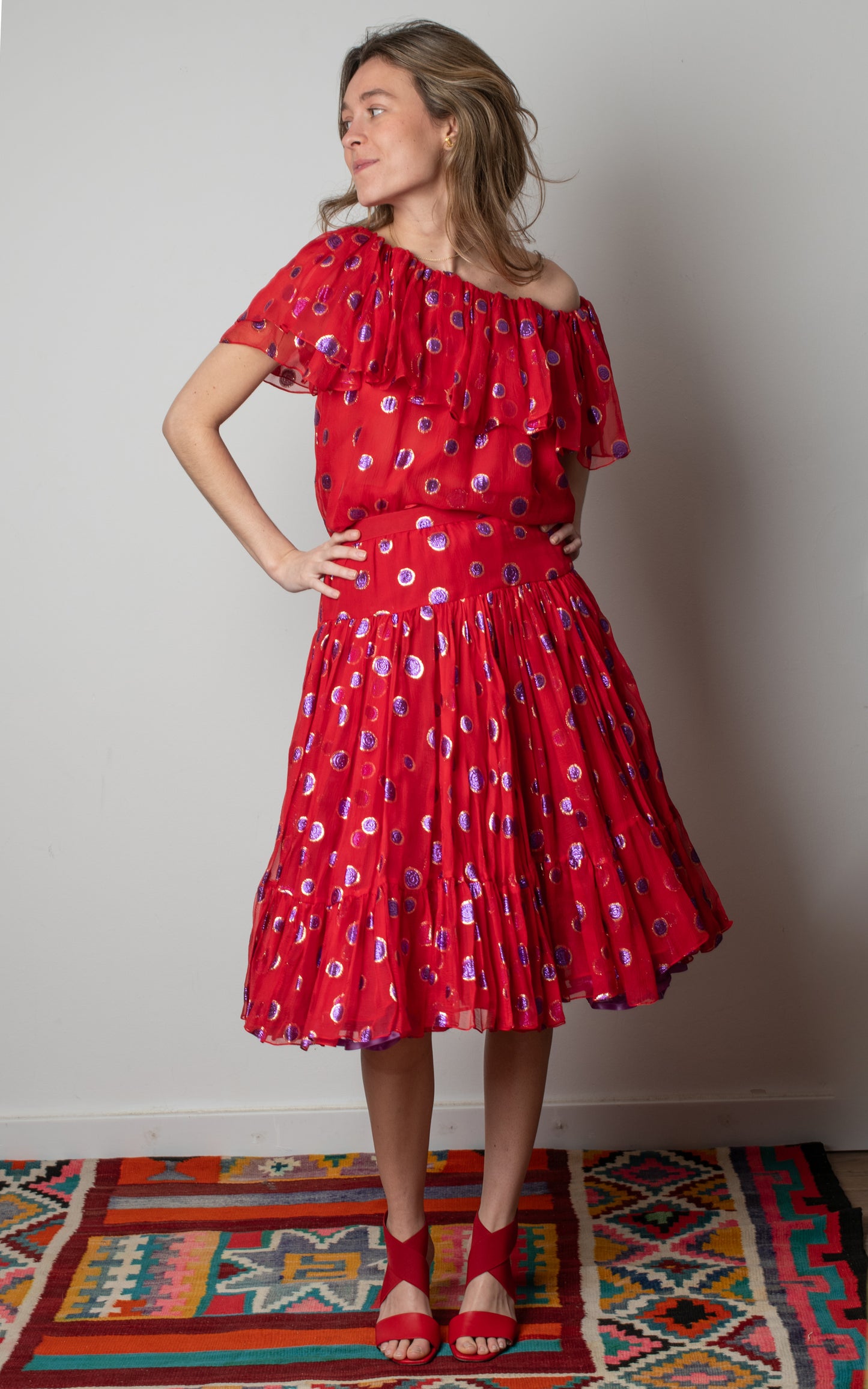 Falda roja con lunares