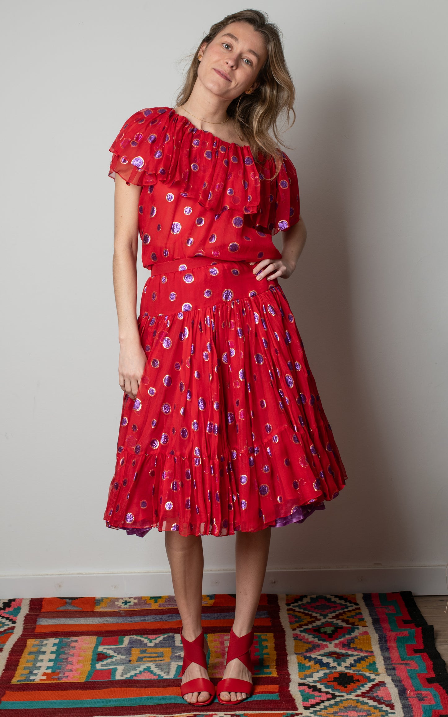 Falda roja con lunares