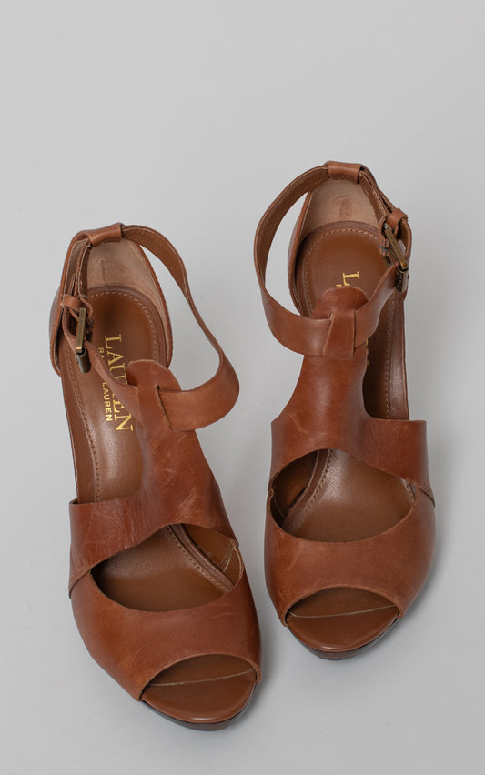 Zapato de piel y tiras