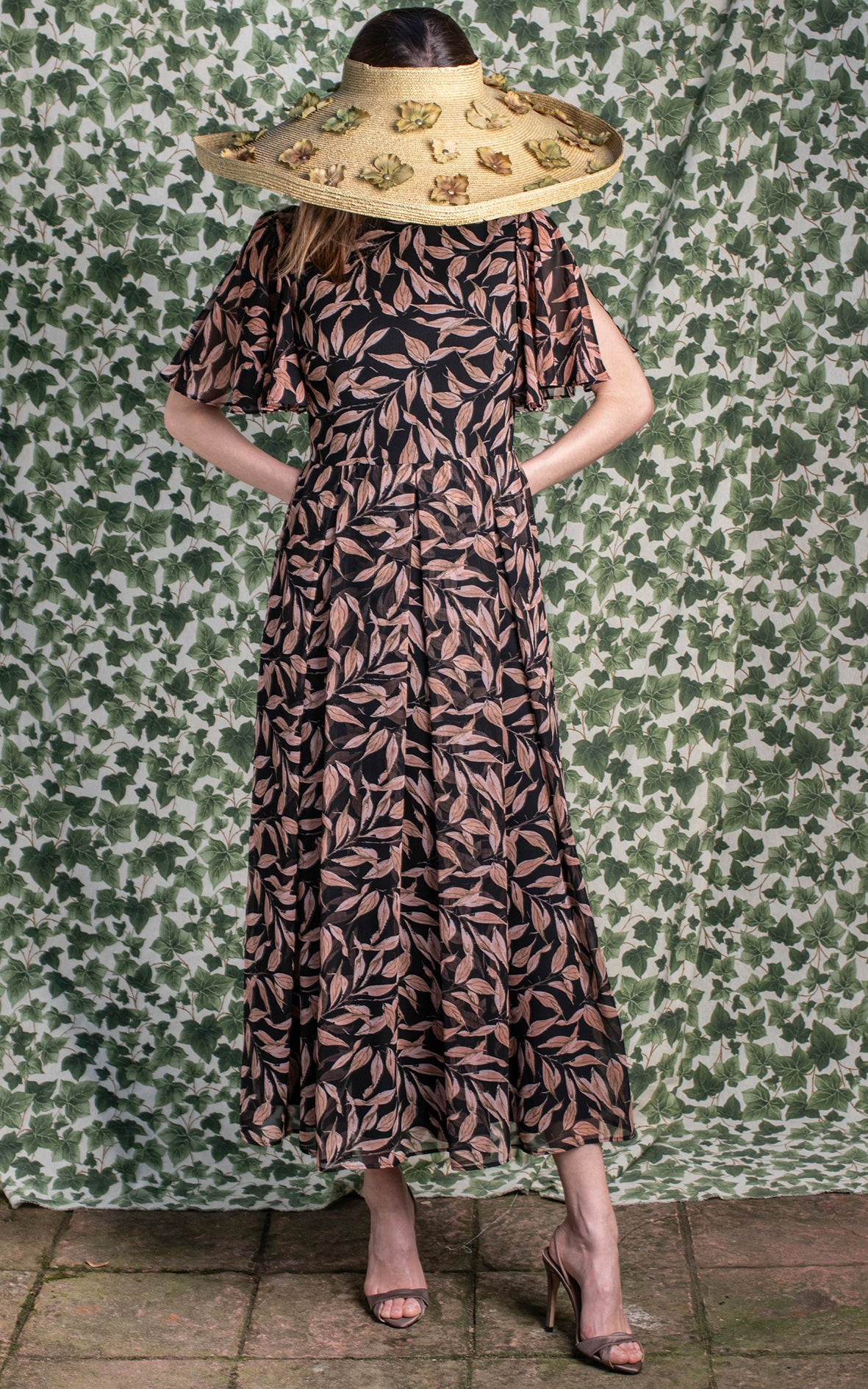Vestido hojas rosas