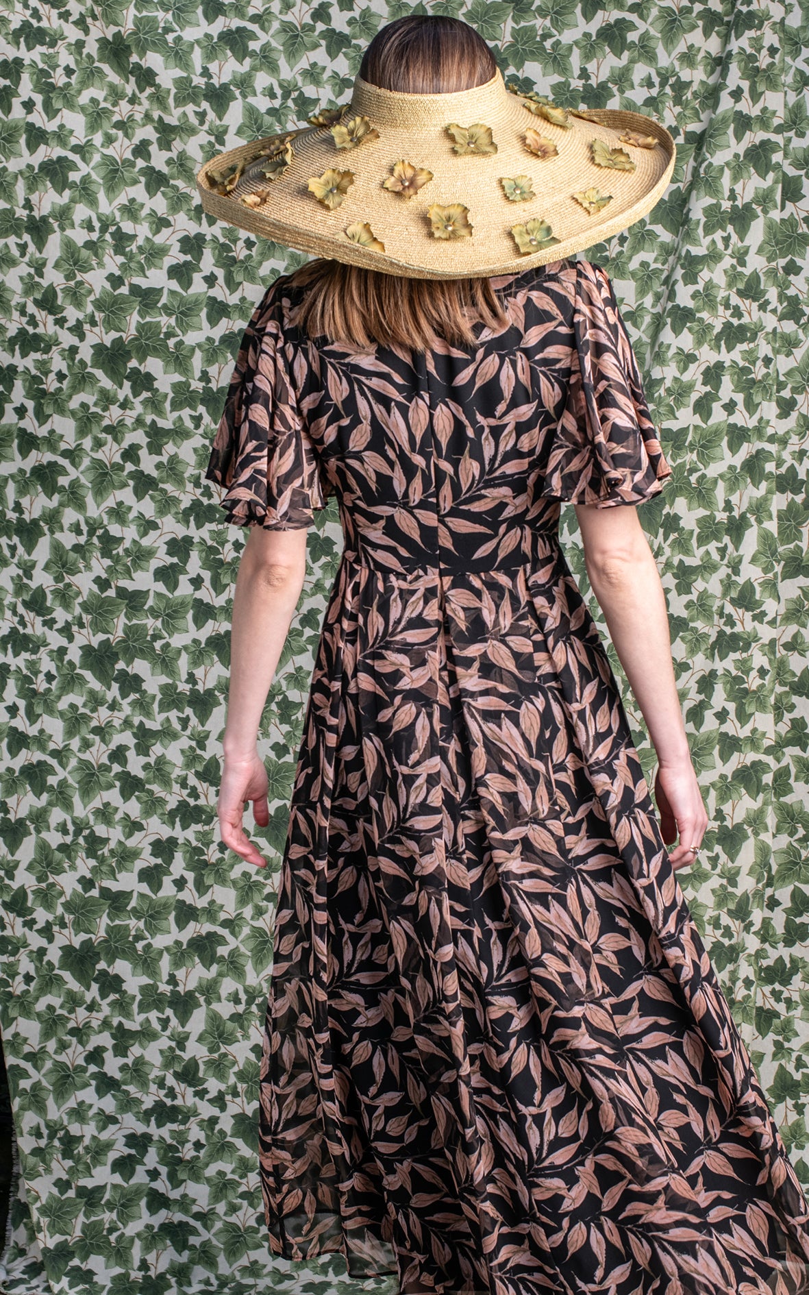 Vestido hojas rosas