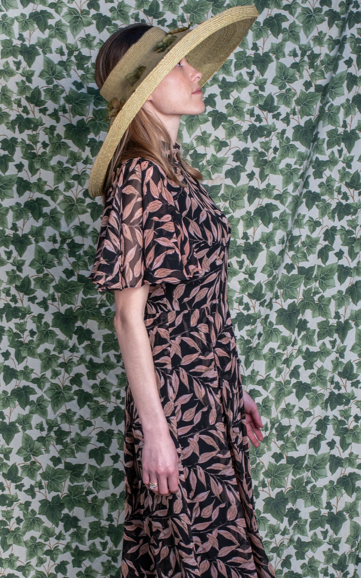 Vestido hojas rosas