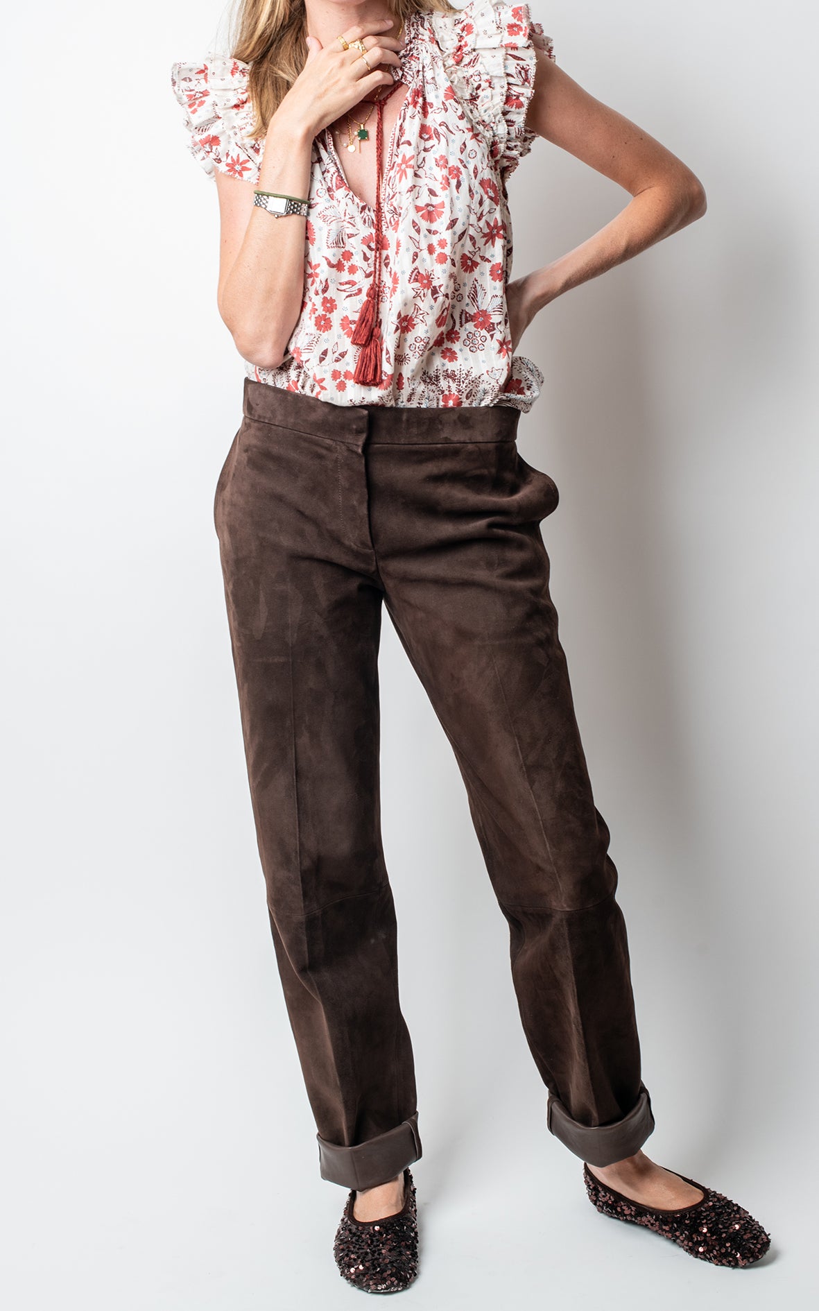 Camisa blanca flores rojas