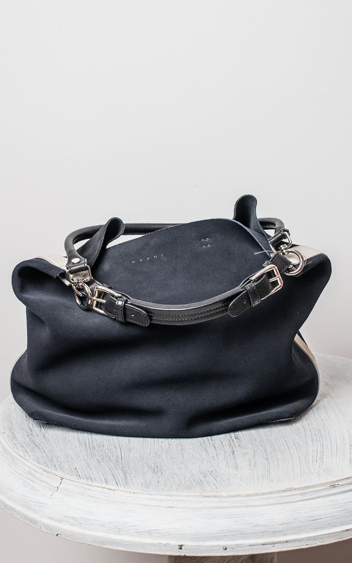 Bolso azul marino / negro de ante