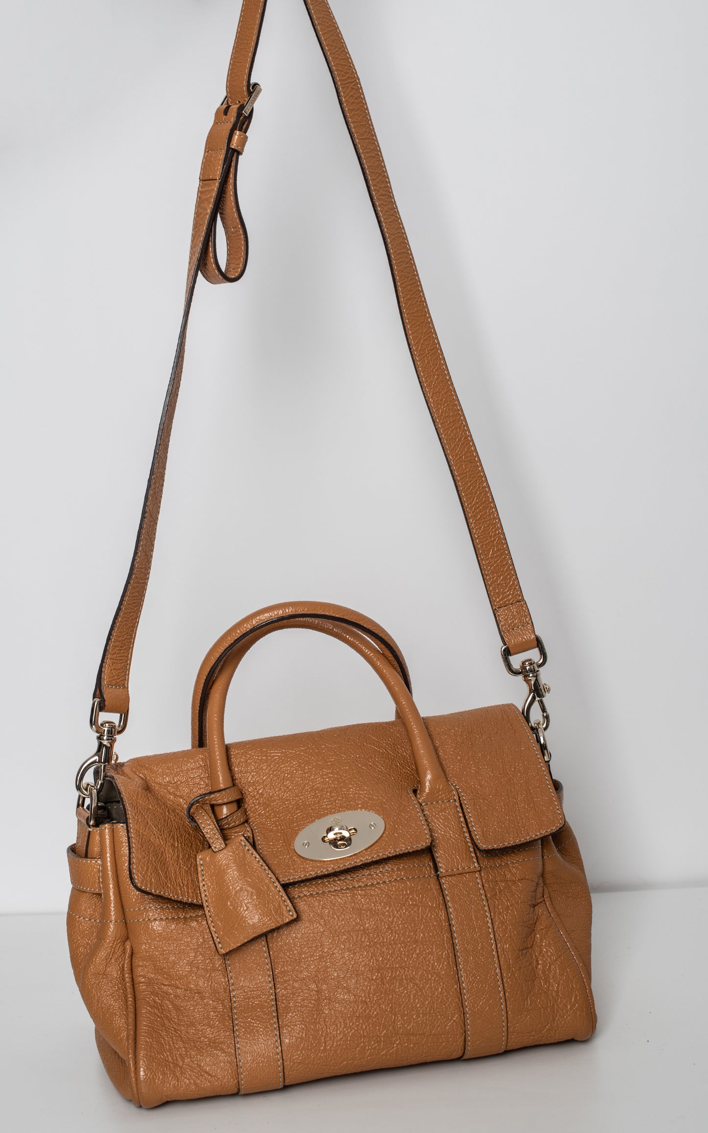 Bolso camel con dorado