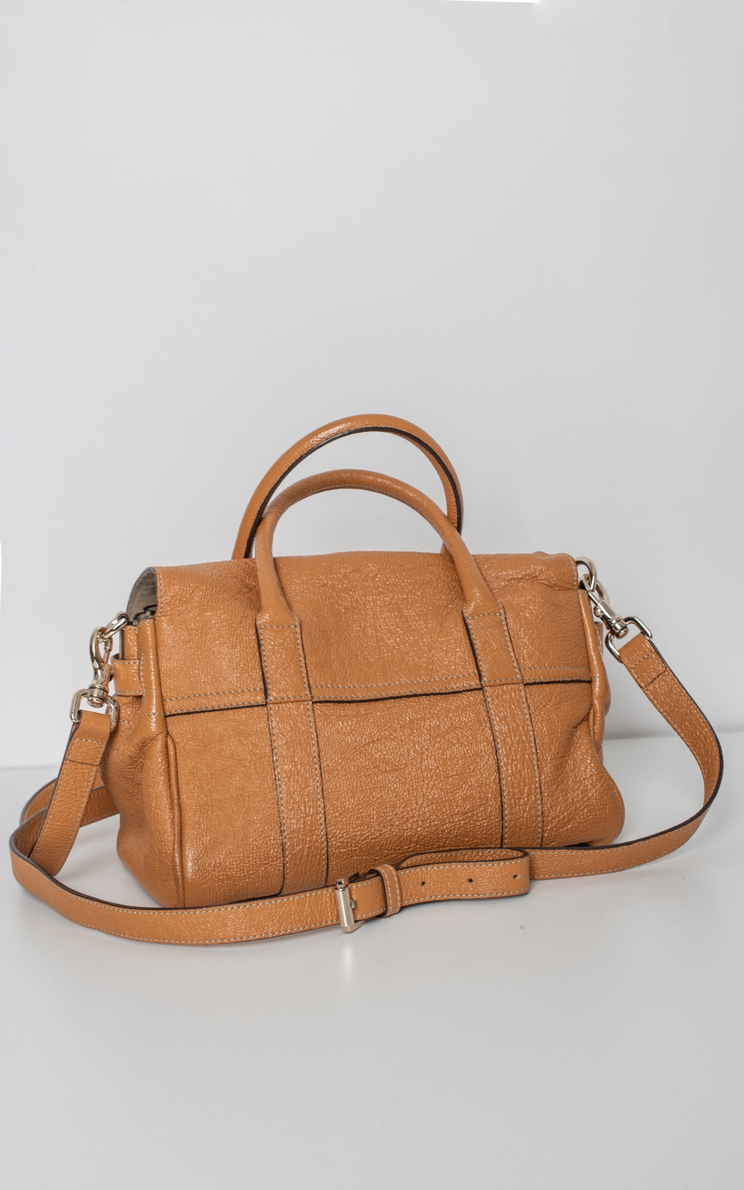 Bolso camel con dorado