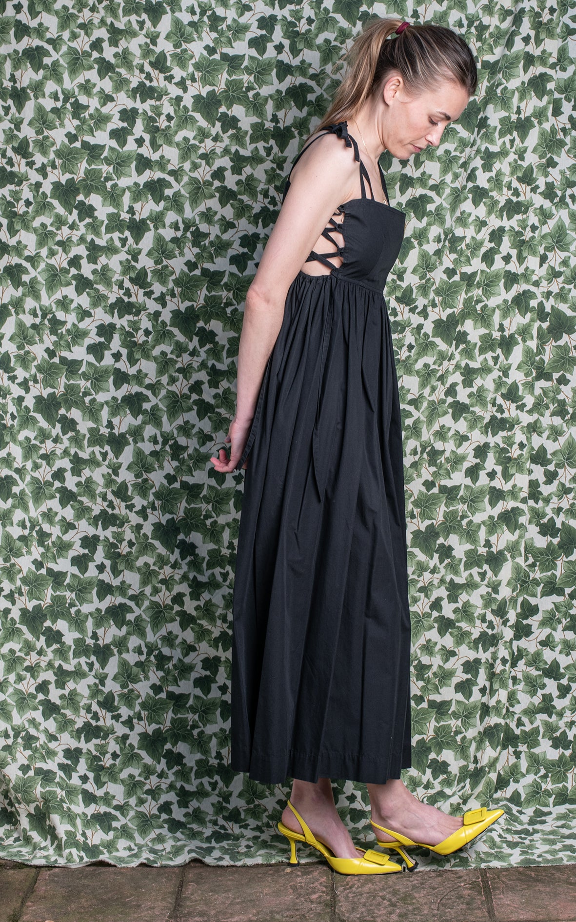 Vestido tiras laterales